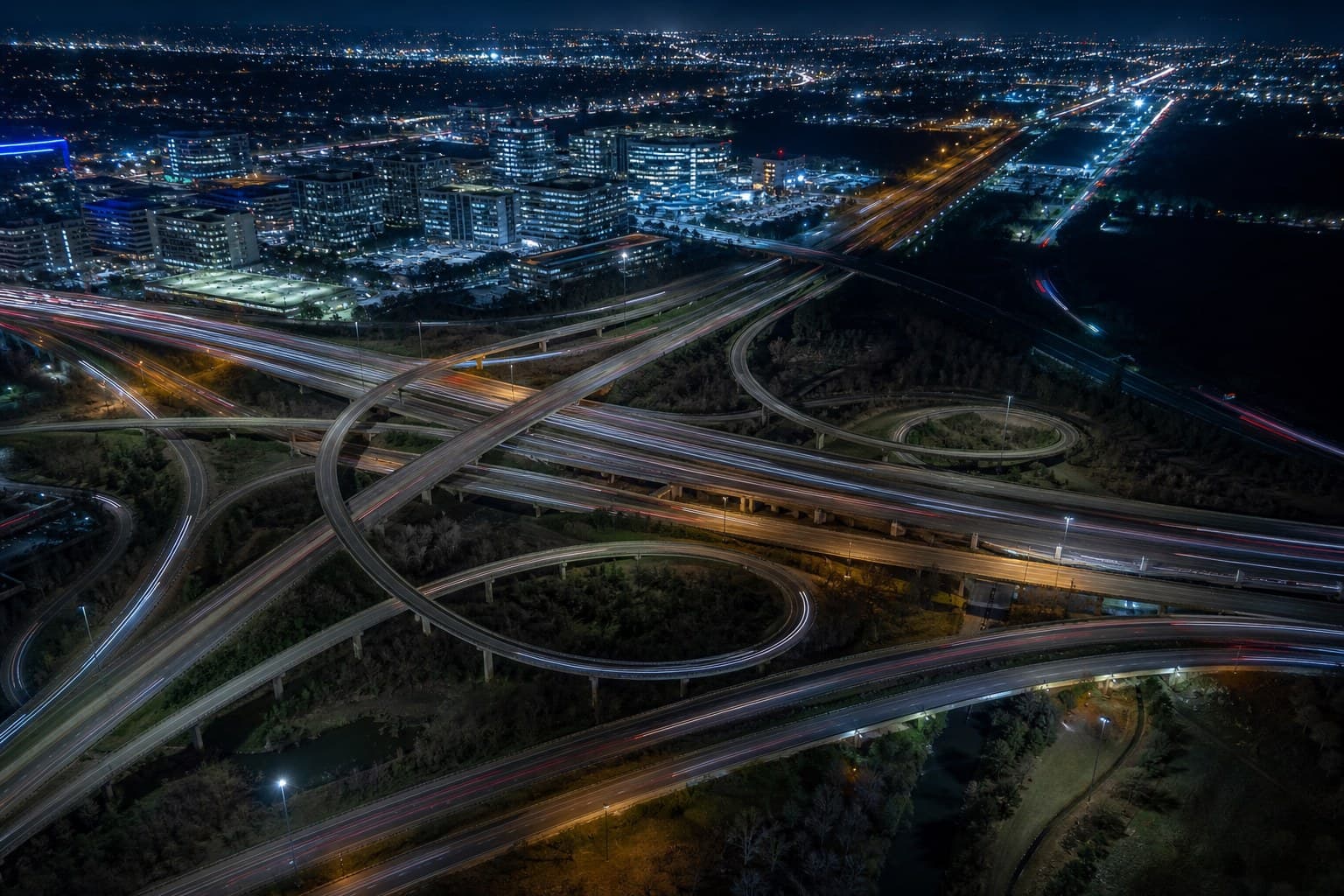 Échangeur autoroutier de nuit